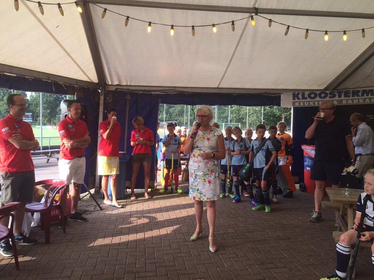 anicakortland's tweet photo. Gooische Jeugdkampioenschappen start in Huizen door wethouder Verhage #huizerhc,#GJK #huizen https://t.co/0gO4zREeEq