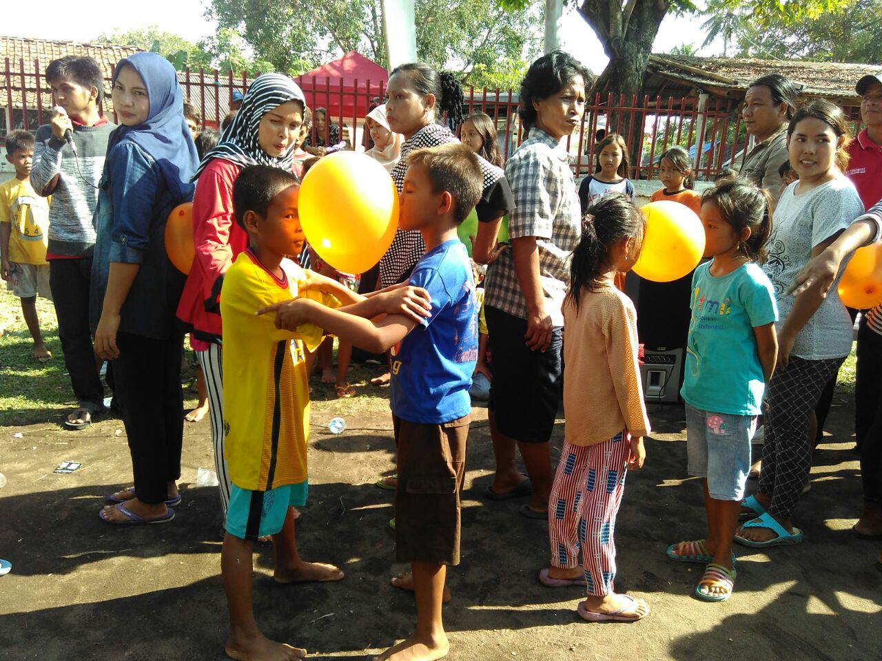 PK-58 LPDP on X: "Asiknya adik-adik #TanjungKait Lomba Joget Balon #MenyapaIndonesia #PK58 #LudiraSeta #17an https://t.co/d7bDzbLNhm" / X