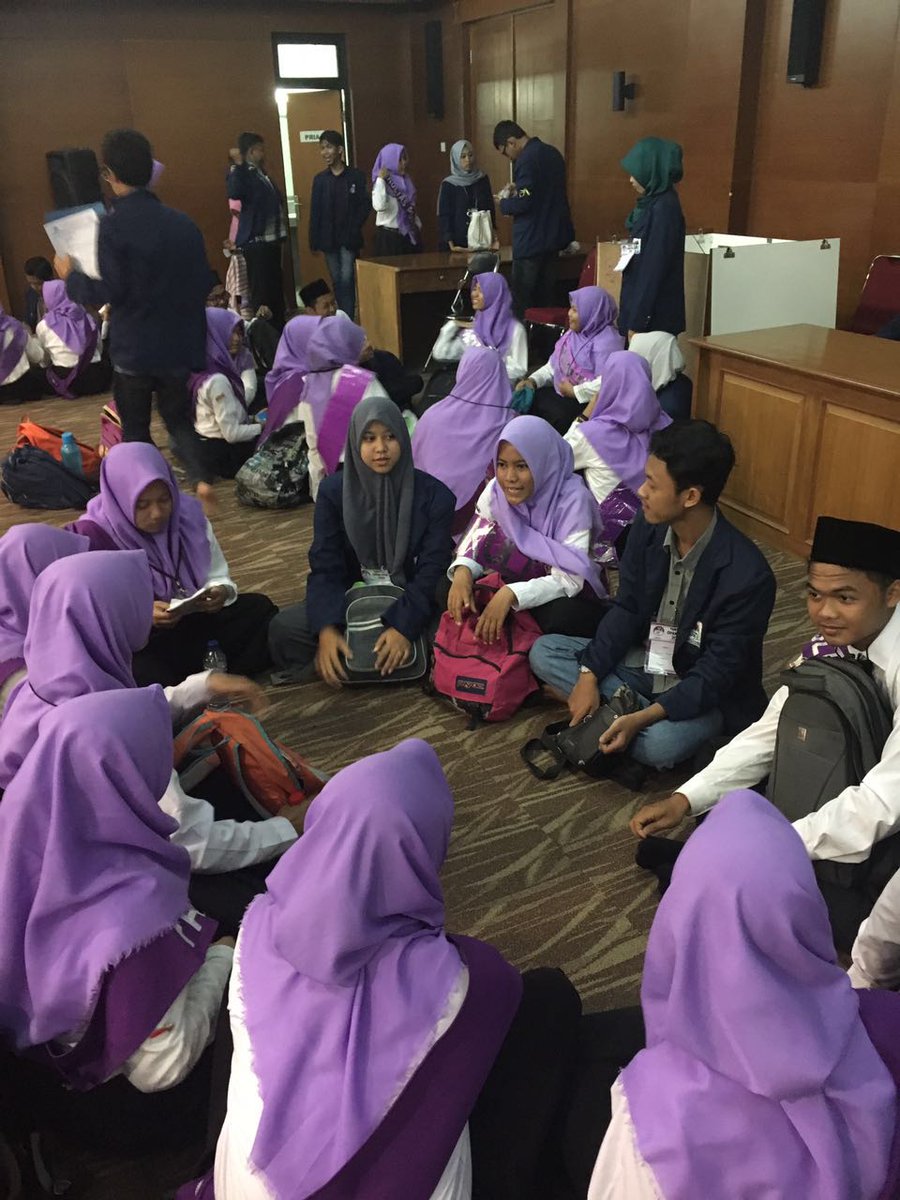 PBAKFPsi2017's tweet photo. Situation mentor, pj dan menti nya #4 https://t.co/Aow4ZjyTcn