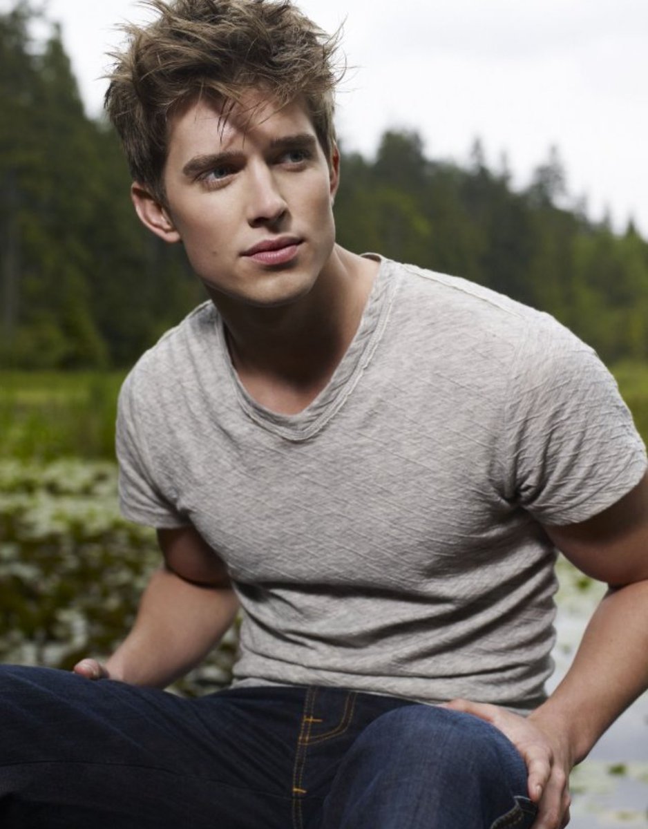 Lmao_Cytaty's tweet photo. Drew van Acker aka Jason DiLaurentis
#rt jeśli jest hot 
#fav jeśli jest not https://t.co/AhhRCGz87u