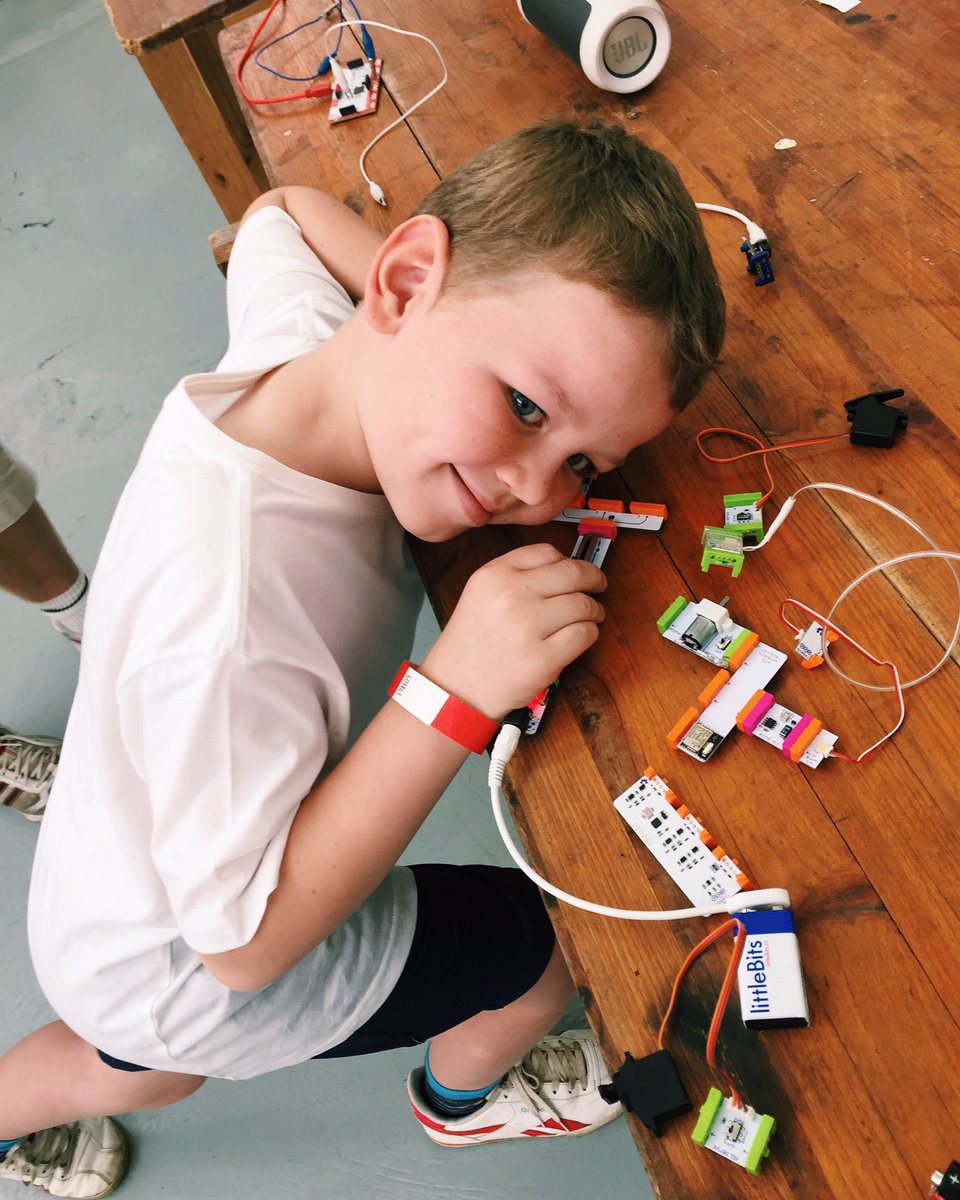 makerfairect's tweet image. It's all smiles at the @LivingMaths #makerbooth! #CTMMF16 #MakerFaire