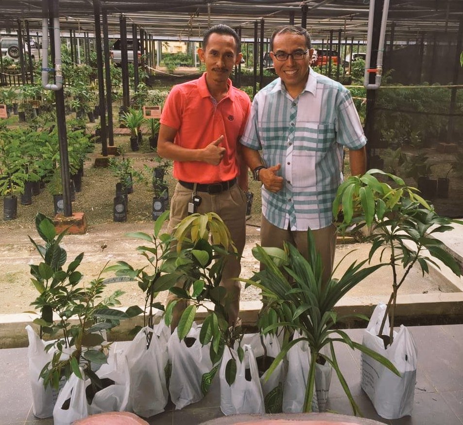 AizatZawawi's tweet photo. Cari anak pokok?BBshoppe@MARDItweet di Serdang,Sgor ada jual..EnManan Sulaiman pun dptkannya
#betulholiao
#holiao https://t.co/y1igV3jWuc