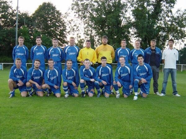 fawleyafc's tweet photo. Rolling back the years..........
#oldoilers https://t.co/WlxzY1HwTH