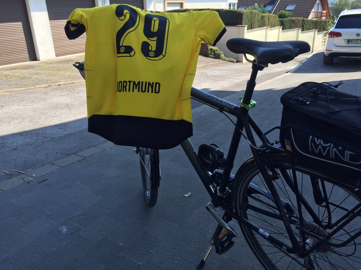 derherrknipser's tweet image. Heute mit dem 🚴 ins #Westfalenstadion zu #bvbfsv Los geht&apos;s 😜🙈