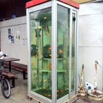 ちょｗこれ何!？電話ボックスや自動販売機、テーブルの中まで金魚が泳いでる郡山市はすごい街だった!