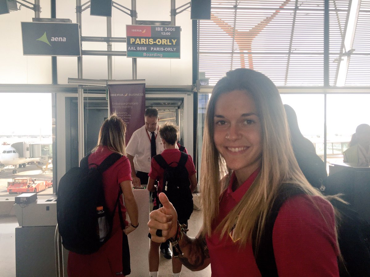 AtletiFemenino's tweet photo. MADRID ✈️ PARÍS 

¡Ya estamos en el avión rumbo a París! #TwitterOff #AúpaAtleti https://t.co/4VTcrCfQJ7