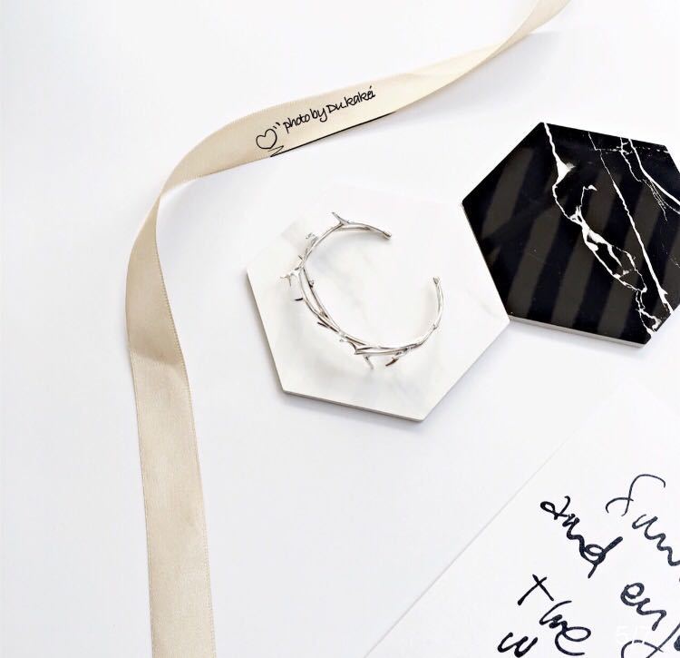 Shapetizer's tweet photo. Thron Bracelet, #3Designed by @CollectedEditor, #3Dprinted by Shapetizer,Photo by fashion blogger Kakei! #Jewelry https://t.co/rM11igDvYX