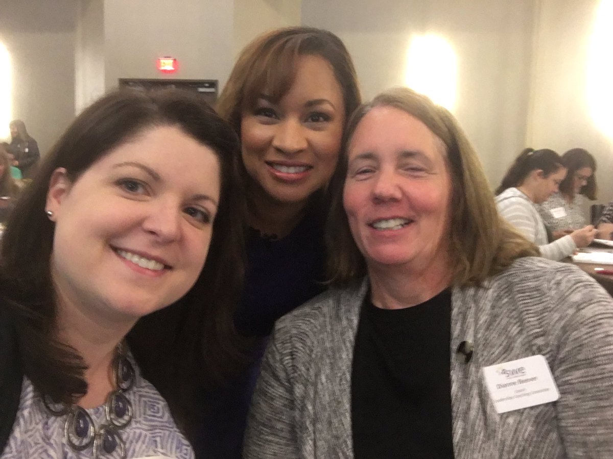 nataloo_white's tweet image. Making 10-year vision boards with @TheGenXpert @dmbpu02 at the #RegionC Leadership Summit! #Swesters