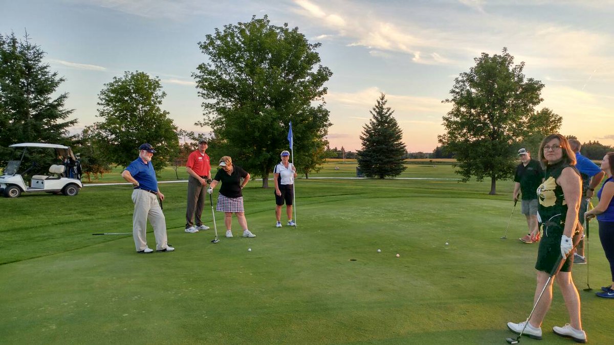 AlgonquinPerth's tweet image. The #ACPerth staff and families had an excellent night of golf, getting pumped for the start of a new year!