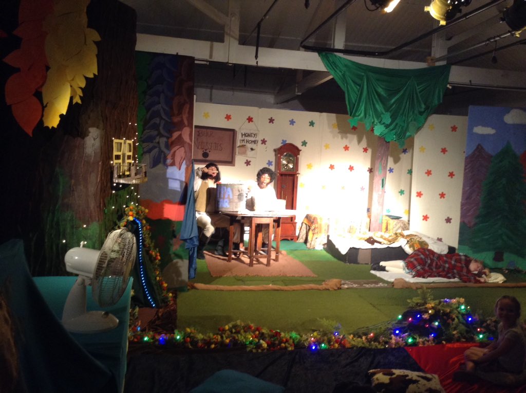yusuf_yousuf's tweet photo. Nawal really enjoyed watching Childrens fairytale performed by @SofaFairytales. https://t.co/3QOD0TfLnZ