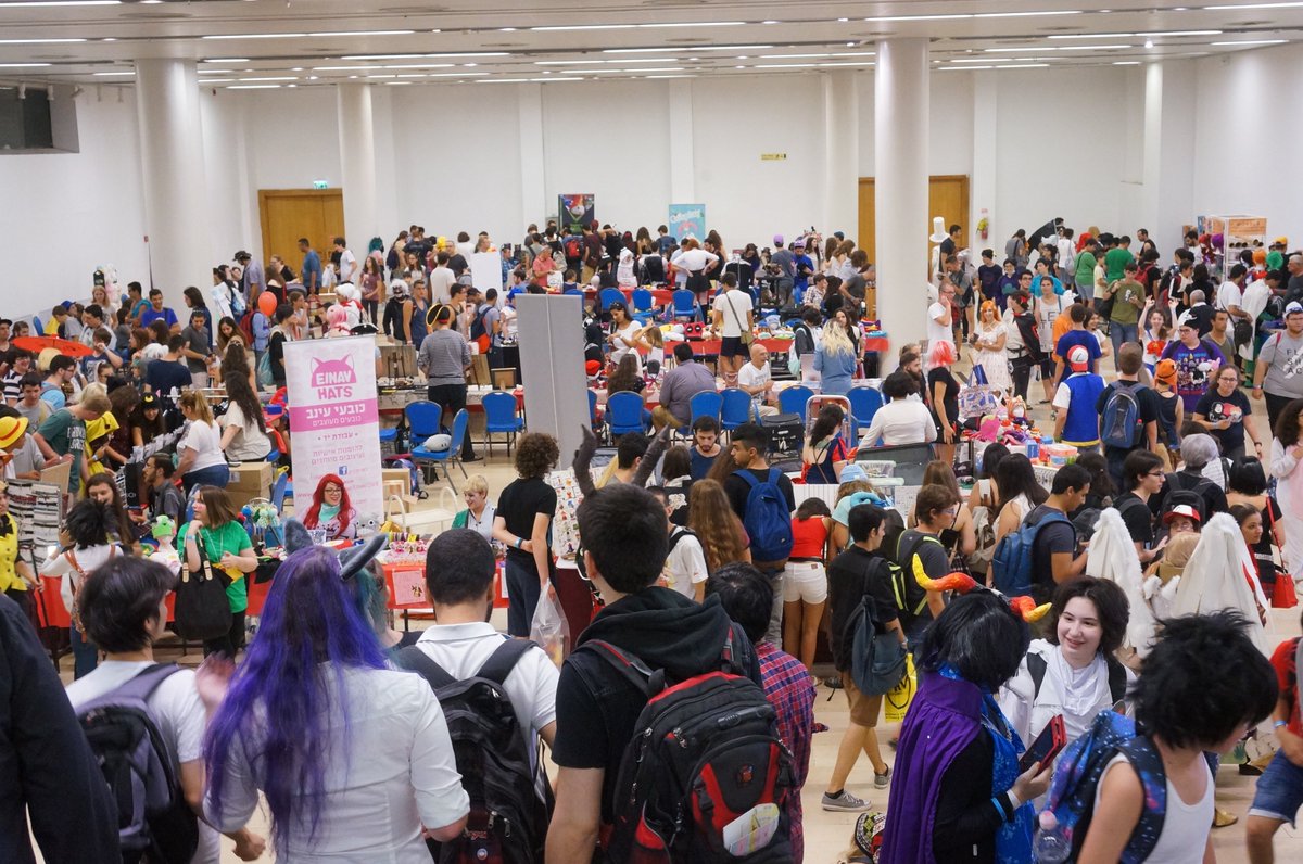 Pashimo イスラエルのアニメイベントは春夏２回開催 特色は 比較的最近の作品人気が高いこと おそ松さんや 刀剣乱舞など イベントはコスプレとパネル アーティストアレーがメインで 同人は缶バッジやシール中心 同人誌の文化はやはり無い