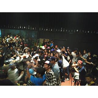 Done ! D'garage Cafe Kedoya, Jakbar. Thanks <a href="/SLPAOfficial/">Skyline Project ART</a> &amp; FOREVER WITH YOU buat kalian yang udah sing a long. #tos