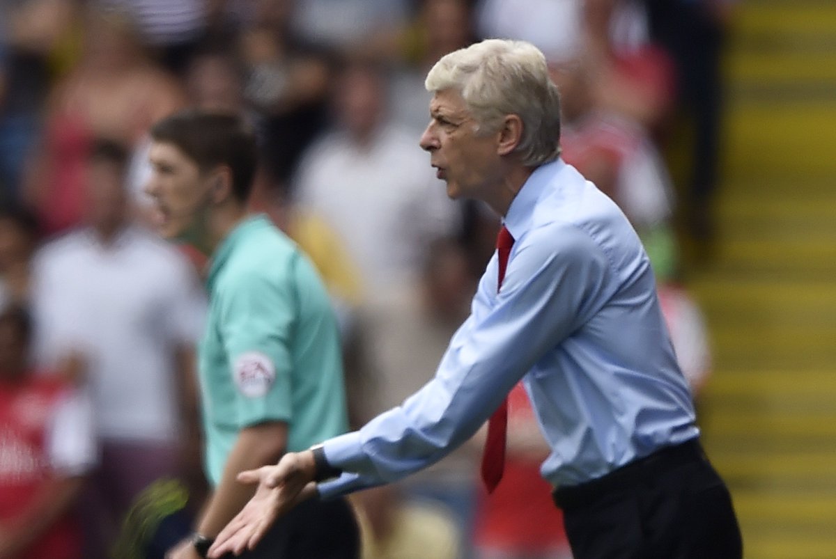 Squawka's tweet photo. Watford 0-3 Arsenal HT:

Pass accuracy: 77%-89%
Shots: 4-7
Chances created: 4-4
Possession: 38%-62% https://t.co/y1NgP2waPT