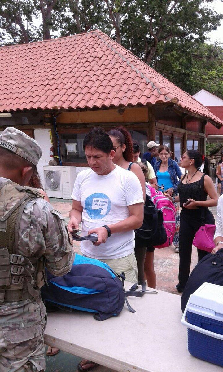 aeronavalpanama's tweet photo. #PolicíaAeronaval en permanente vigilancia velando por la seguridad en áreas insulares/Isla Contadora #SENANContigo https://t.co/MVjroRuPR1