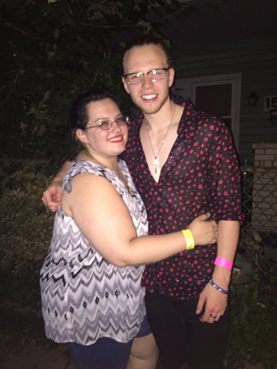Tiffany_Anne22's tweet photo. Great night w/ great people. @TakeABreathBand went out w/ a bang. Good luck w/ all of you future endeavors❤️ https://t.co/CZ0NhUvEYT