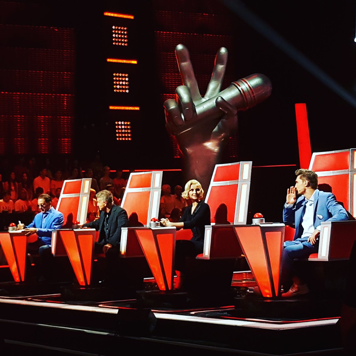 Шоу программа. Анна плетнёва шоу маска. Один в один 1 сезон 1. Шоу программы 1 1. Один в один участники всех сезонов.