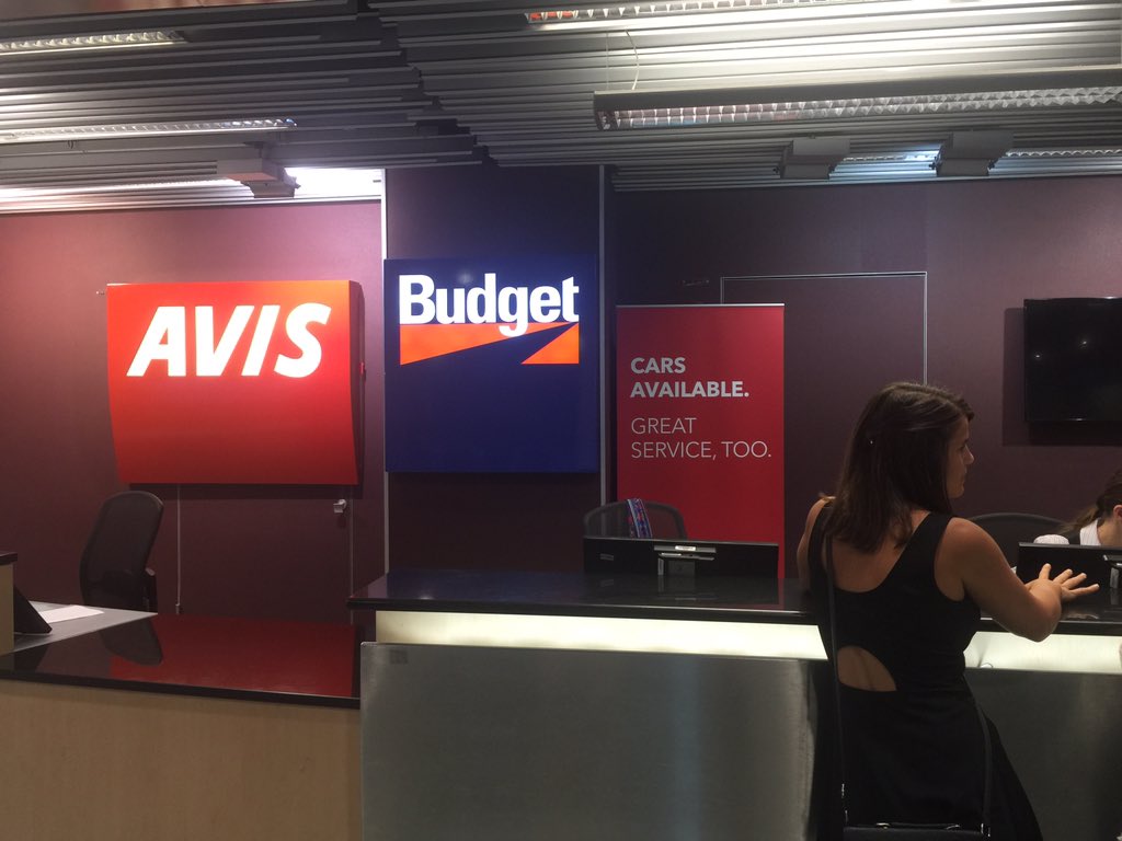 BenVDH73's tweet photo. Great service... If you don't mind waiting an hour, 6 desks and only one open #avis  #dusseldorfairport https://t.co/ubPVODzdx8