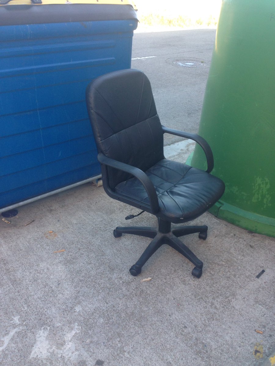 BeltranDel97's tweet photo. @8choOficial he encontrado una silla nueva para ti 😂😂😂 https://t.co/kZXgyliShw