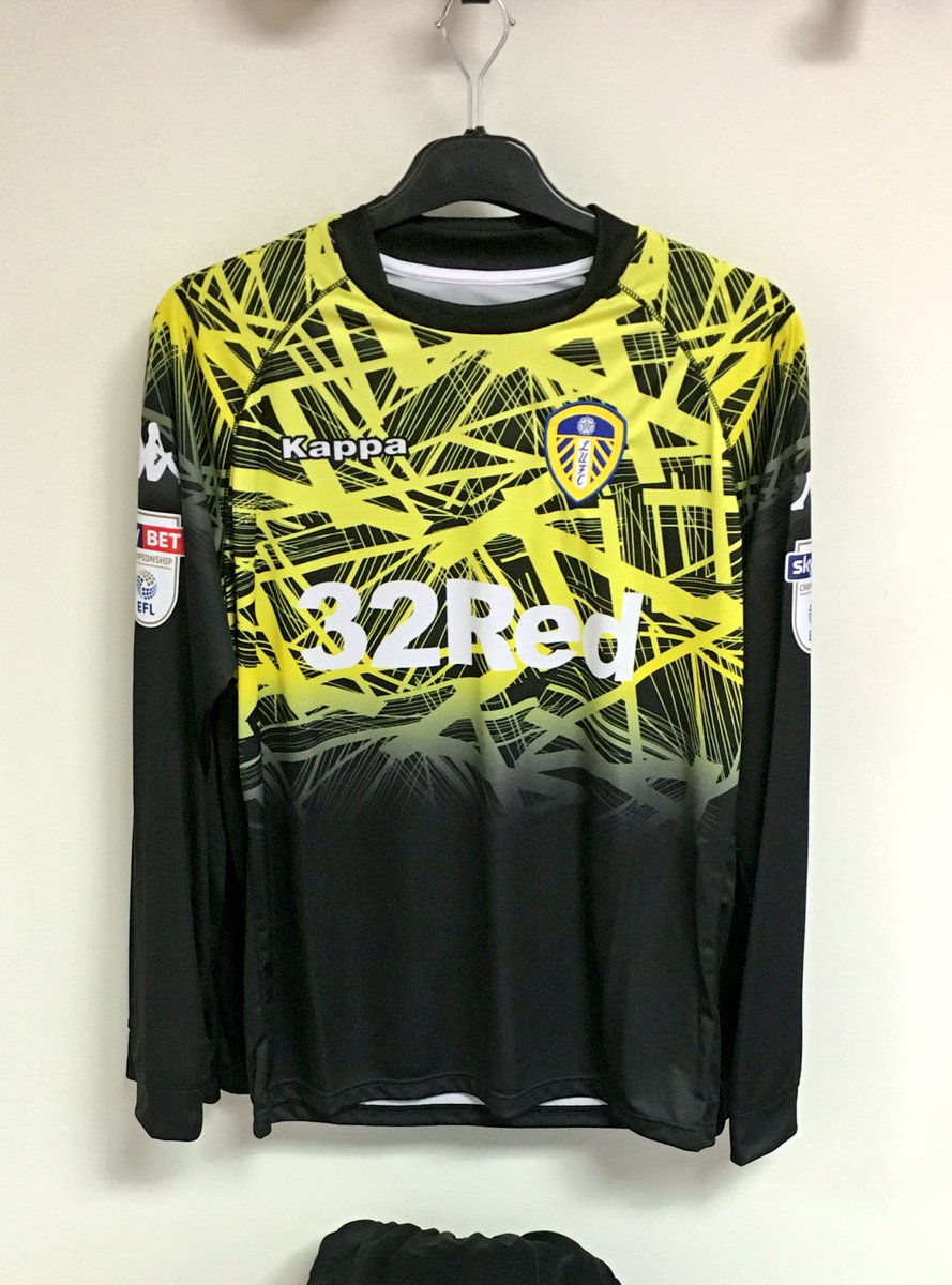 leeds united goalkeeper kit