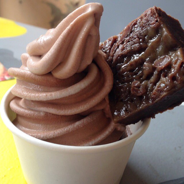 It is really quite simple: <a href="/SECakery/">SE CAKERY</a> brownies + our cocoa ice cream = 💛💛 #ModelMarket