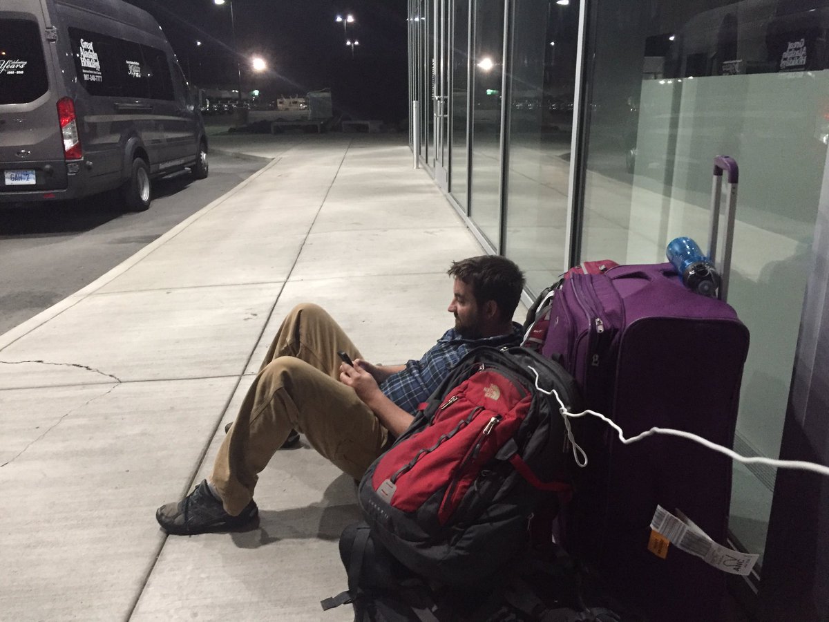 LauraFordEvents's tweet image. '@GreatAKHolidays 4am. Promised an RV would be waiting. Called customer service. Told 'be patient'. Really?