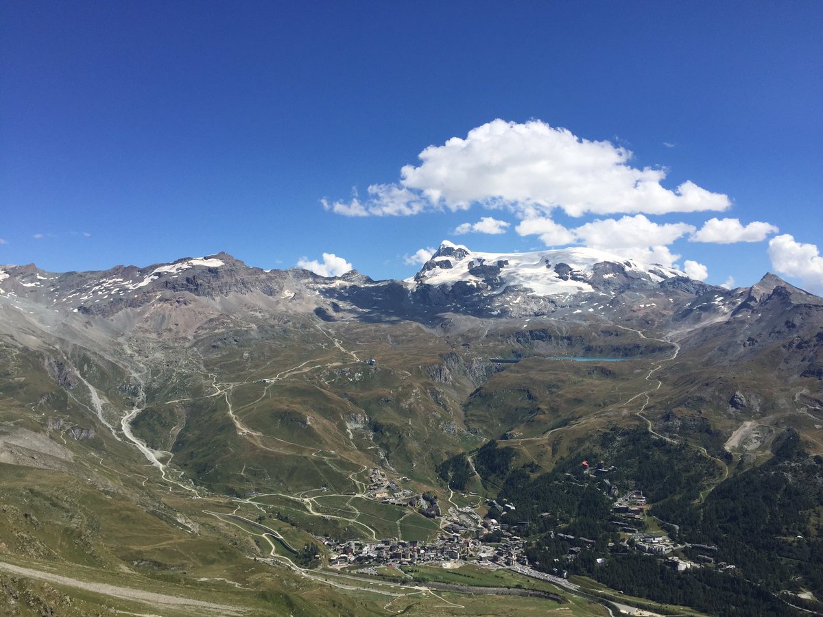 Cerbiattobrioso's tweet photo. Posti meravigliosi... Che non abbandonerei mai @CerviniaValt @valtournenchepu https://t.co/WKpZtIeWQM