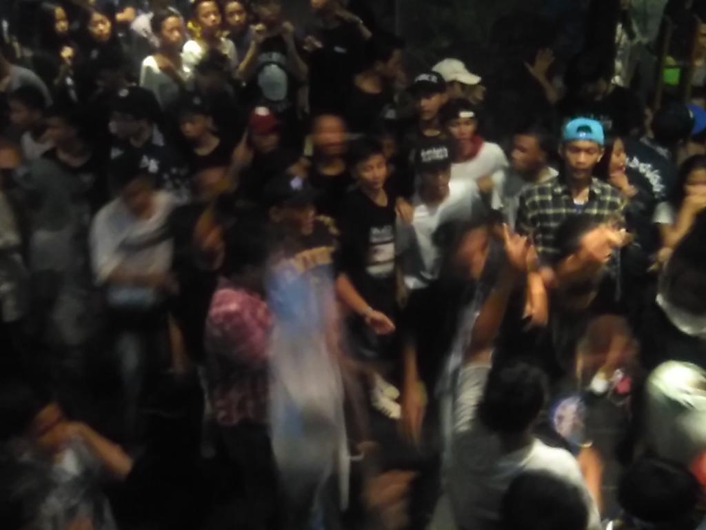 It's So Crowded and Petjah !! <a href="/letterforme_JKT/">LETTER FOR ME</a> on Stage at Event Music D'Garage Cafe by <a href="/SLPAOfficial/">Skyline Project ART</a> . Stay Tune !