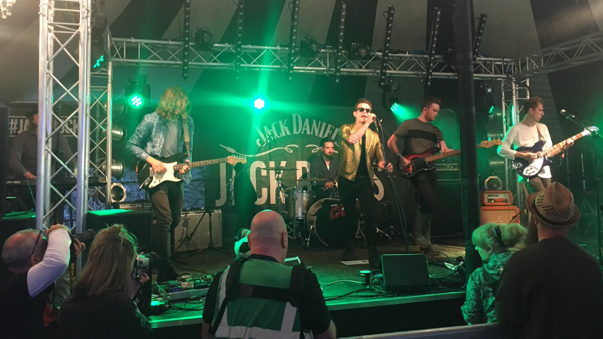 GW1962's tweet photo. Top set from @TheJackobins at #JackRocks stage #leedsfestival @OfficialRandL #RandL16 @JackDanielsUK https://t.co/Fm4UZShD2s