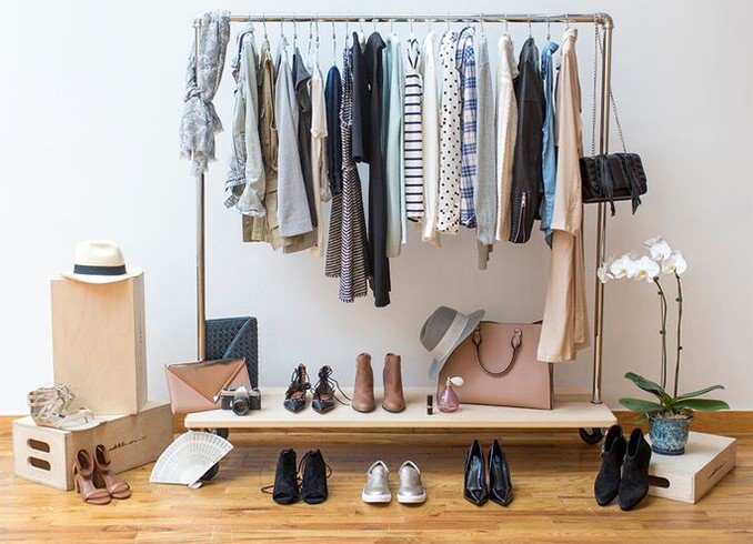 fpathshala's tweet image. What is a #capsulewardrobe &amp;amp; what it should have #fashiondesign #india ow.ly/UdxV303BHbD