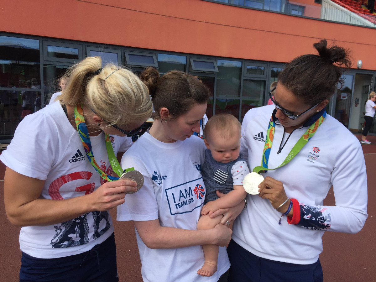 Charlie's first glimpse at Olympic silver with @jesseddie @Zoe_S_Lee #IAmTeamGB #brilliantevent #inspiringathletes