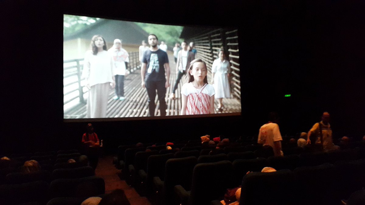 Sebelum nonton film #3srikandi bareng @pusbangfilm <a href="/Kemendikbud_RI/">Kemendikbud RI</a> kita nonton video klip Indonesia Raya dulu :)
