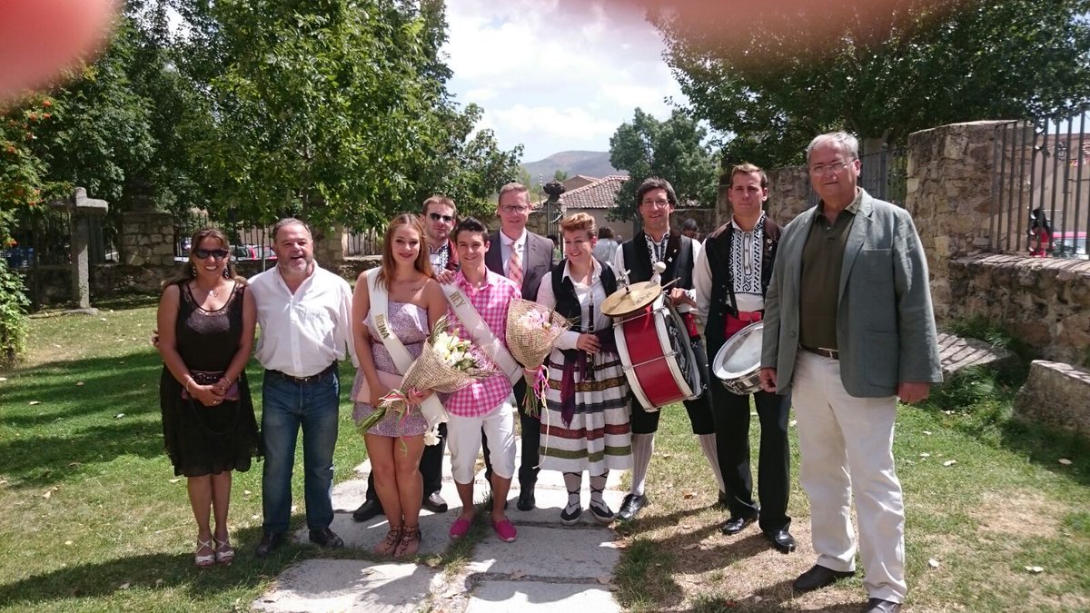 FlixMontes's tweet photo. En Torrecaballeros acompañando a nuestro alcalde  @rgarciadeandres en sus Fiestas Patronales https://t.co/JTWYbof9Xc