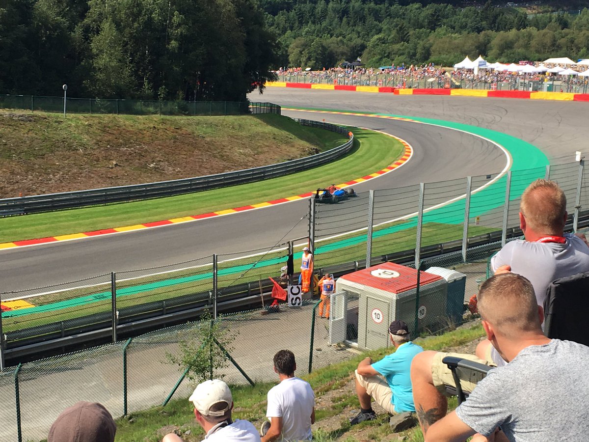 Jonp82's tweet photo. Epic qualy session @SpaFrancorchamp congrats to @nico_rosberg for pole and @Max33Verstappen for 2nd!! #shadeplease https://t.co/5mkTxHVV5b