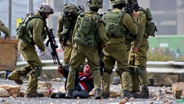Israeli commander violently threatens Palestinian youth. telesurtv.net/english/news/I…