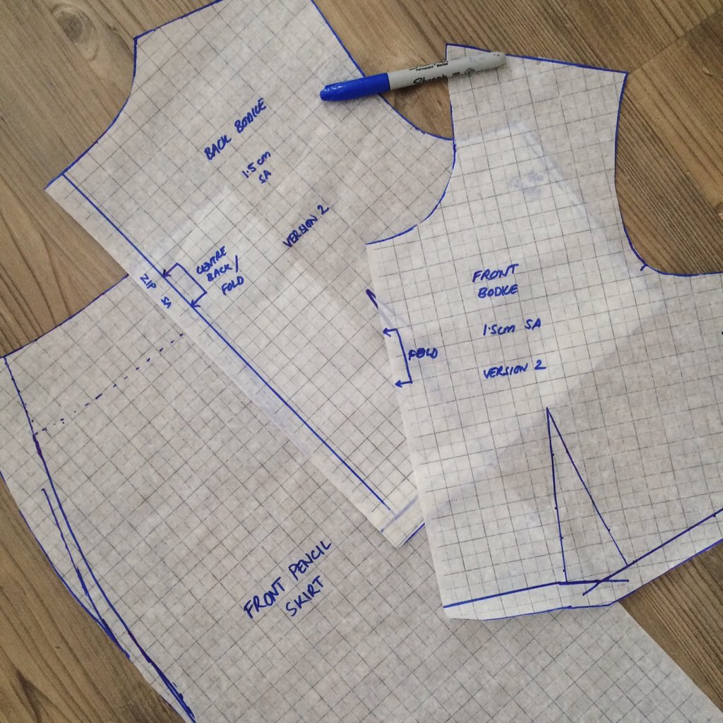 lil_pomegranate's tweet image. Version 2.But how to add the pleated trail at the back?Limited by the width of the sari. Dilemmas #fabricengineering