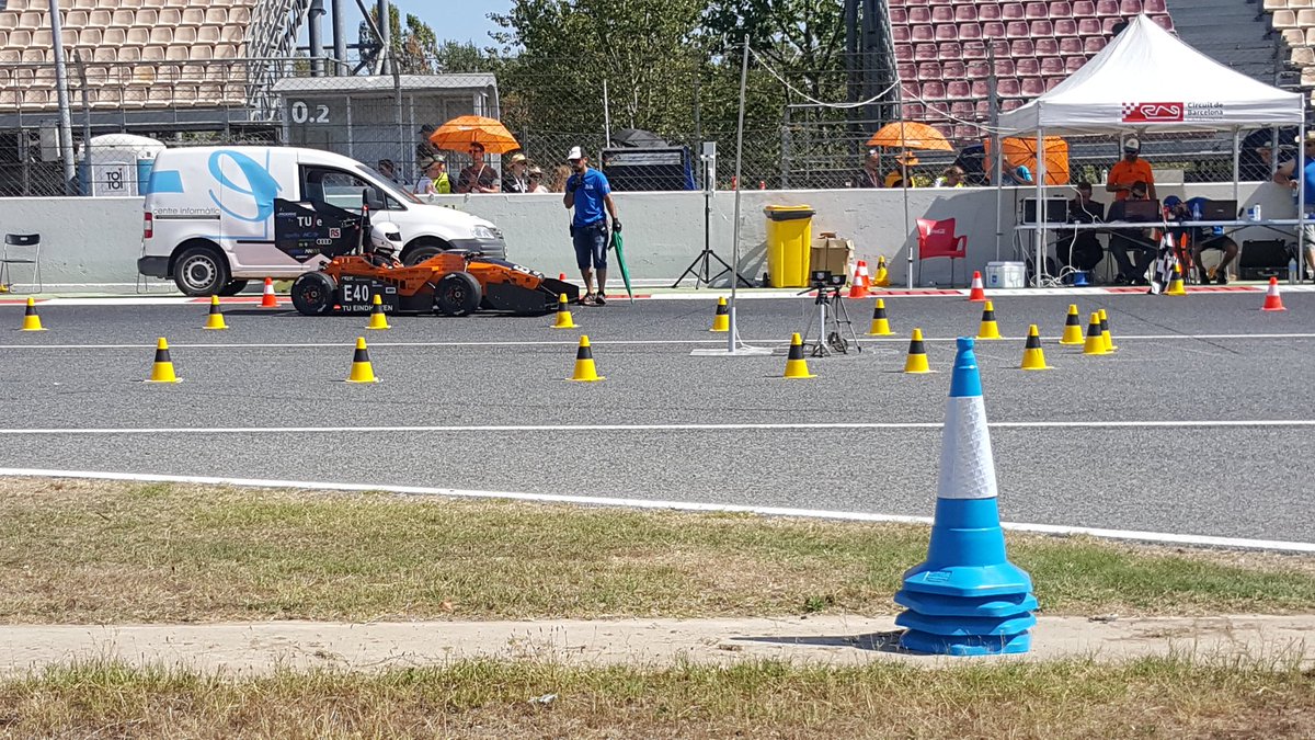 UREindhoven's tweet photo. Ready for the first #AutoX run. @Tim11RS is in charge of taming the #URE11. #FSS16 https://t.co/IyyVArnypn