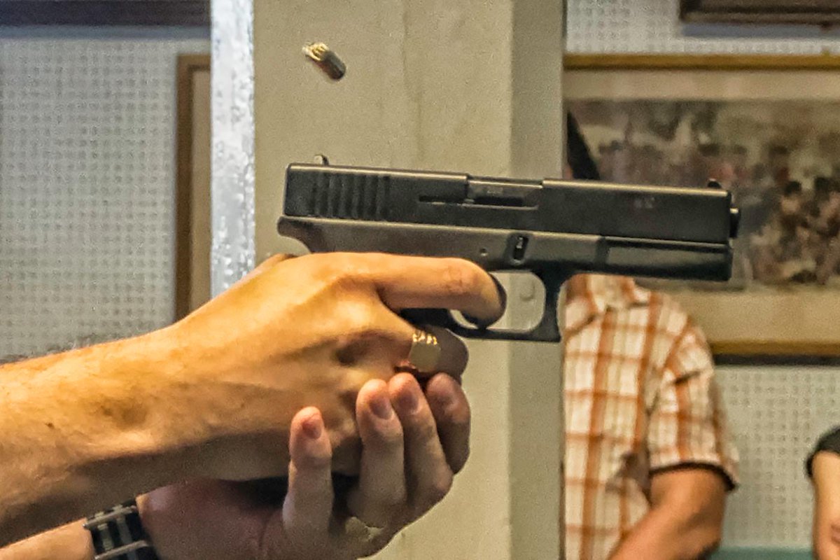 SwashbuckleC's tweet photo. Great fun yesterday @BodminKeep  teaching our Handguns for Theatre &amp; Film Course! More pics on the way! #training https://t.co/eZPDW5pZJQ