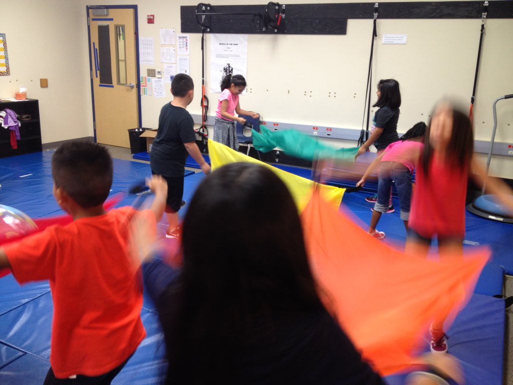 BrainInTraining's tweet image. Fitness Olympics! Team building, beach balls back and forth w/2 man parachutes, #working together, #happystudents