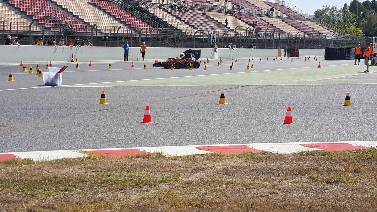 UREindhoven's tweet photo. Unfortunately @Tim11RS lost control of the #URE11 in his second run, so no improvement on his lap time. #FSS16 https://t.co/ejRBai9gQy