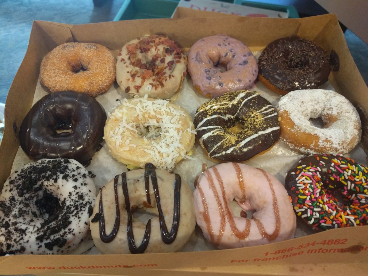 DevCommunityOrg's tweet photo. Time to eat the donuts... #androidsummit2016 #happytummy https://t.co/Wr1Q6W3wWM