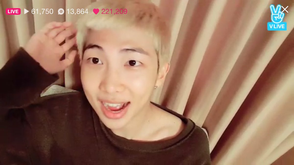 arisa11v's tweet image. ばんたん ってさ、日本に来たらVappしてくれるよね。
live in osaka  とか live in tokyo とか。
ありがたいよね。嬉しいよね。

明日頑張ってね！

#ナムさん可愛かった
#日本ARMY
#BTS