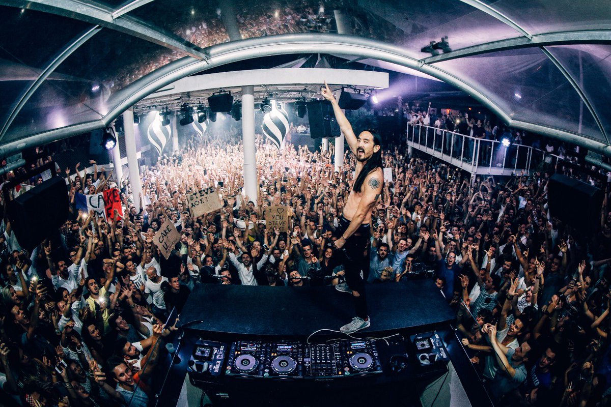 I love doing two shows in one day especially when you have a crowd like this! Cap D'agde France brought the 🔥 https://t.co/ClqqJgqQj7