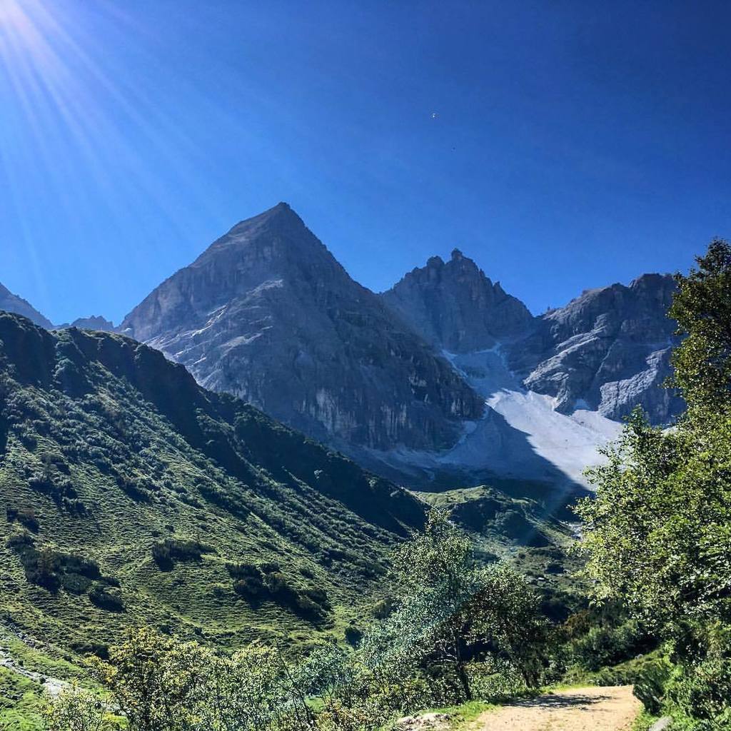 Am weg zum Gschnitzer Tribulaun - durchs schöne Sandestal #wipptal #lovetirol #mountainlove (hier: Tribulaunhütte)