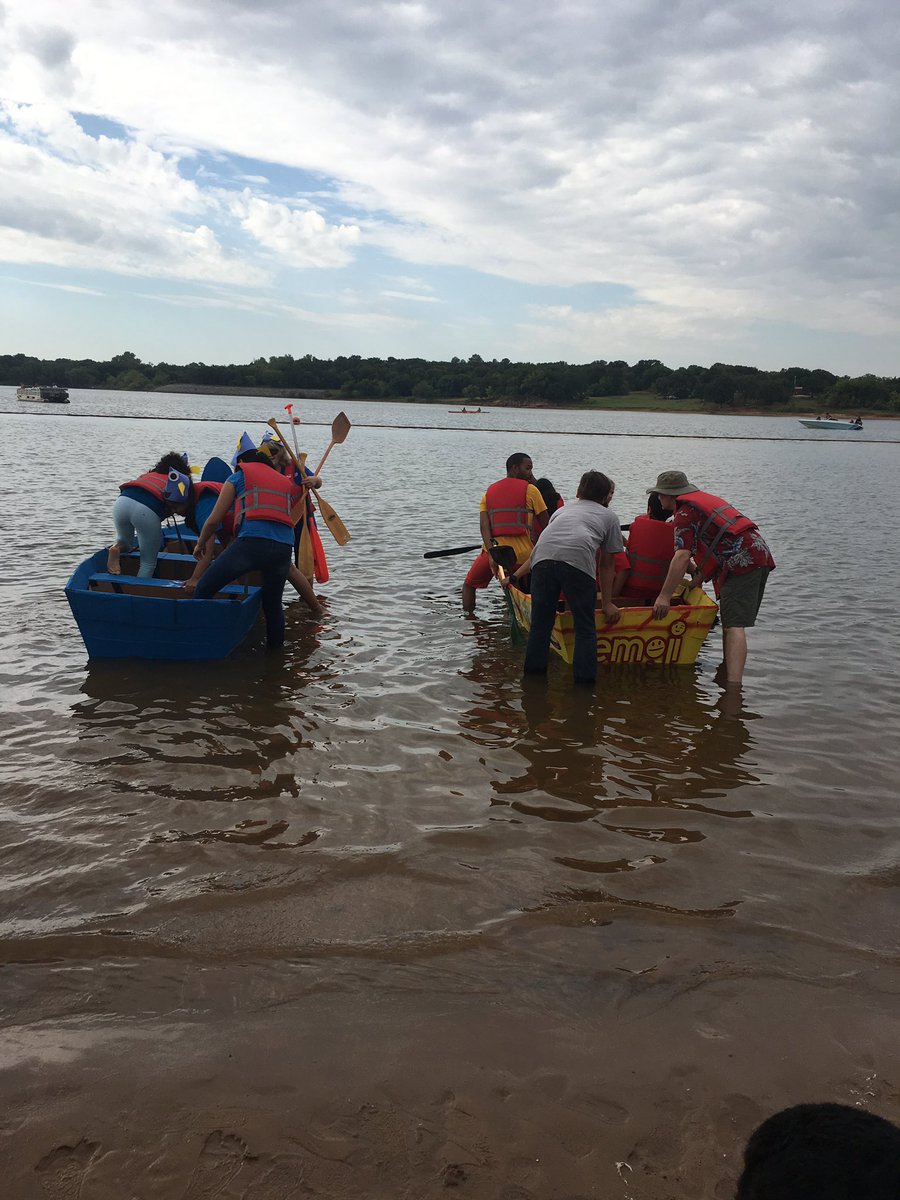 AvidOkcps's tweet photo. Roosevelt AVID Ss up and at 'em for the Cardboard Boat Regatta at Arcadia Lake #emoji @OKCPS @AvidOkcps https://t.co/nM3Yn09iwU