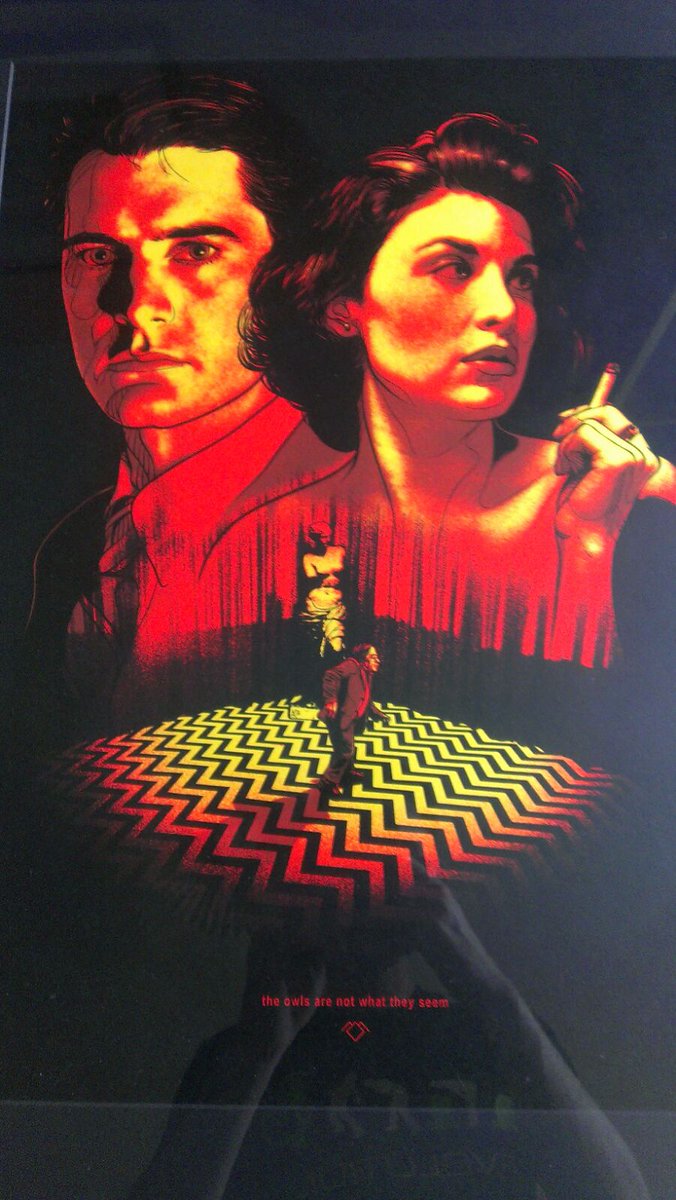 SimonKinnear's tweet photo. @Kyle_MacLachlan check out my new Twin Peaks poster! #TwinPeaks #AgentCooper #season3 #DavidLynch https://t.co/PRNAN1VPCy
