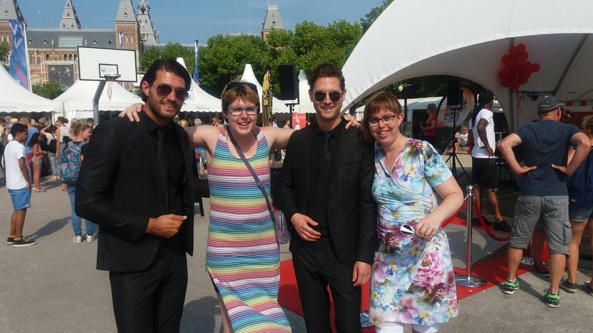 Waarom ik de kaarten wil winnen ? Hier staan wel de grootste bodyguard fans / Romy Monteiro fans #thebodyguardnl