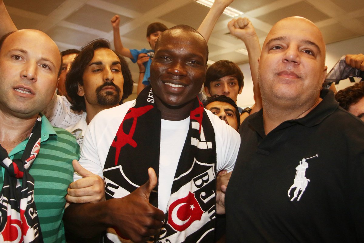 Besiktas's tweet photo. Vincent Aboubakar, İstanbul’a Geldi
https://t.co/0EpeINyfFx
#Beşiktaş https://t.co/msNl0N8TWS