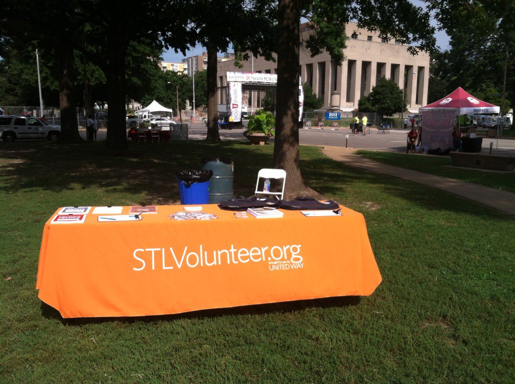 VolunteerKate's tweet photo. We are at the Show U STL event #stlvolunteer @UnitedWaySTL https://t.co/86aYWnJSwl