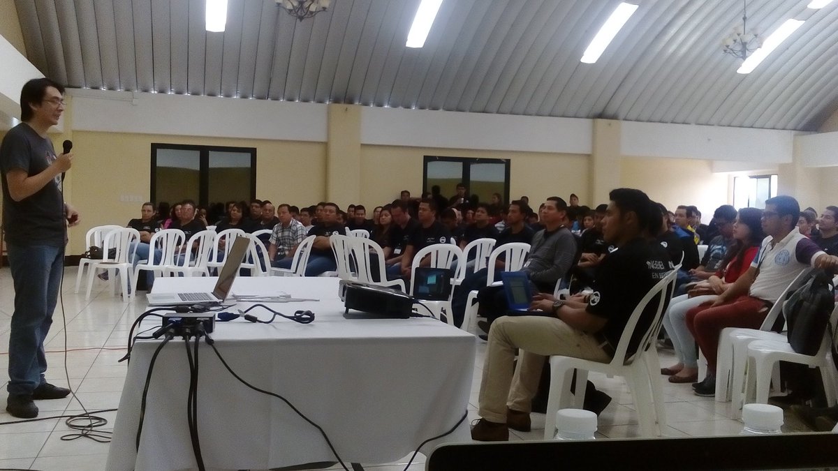 guatejug's tweet photo. Our JUG Leader @tuxtor starting his talk "How develop on Java" #JavaDayTour #duke502 #SanJosePinula https://t.co/NGO2PkDfQX