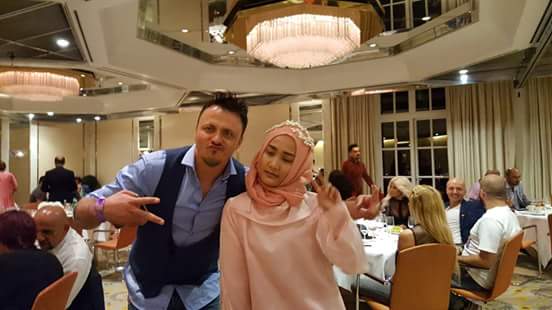 fivifiana79's tweet photo. Klu ini sama siapa kamu tin @FatinSL haha gaya masa kini #FatinOnStageDafBamaGermany https://t.co/4T6isrDk5q